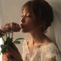 くみっきー 純白のドレス姿を披露