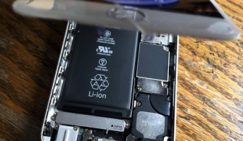 【実況】iPhone6sを分解してバッテリーを交換する