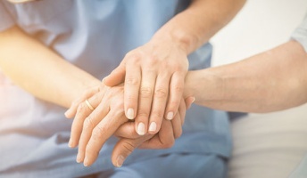 「もう死んでくれ。俺も死ぬから。すまんのう・・・」 介護に疲れ妻の首を…録音に残されたその時