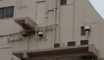 こういう意味不明な階段とかドアって何かの意味があるの?