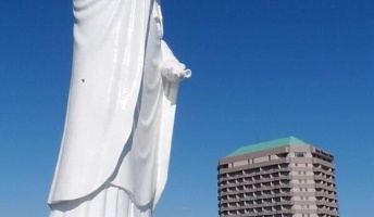 伊集院光も絶賛した、仙台の住宅地にいきなり現れるこの謎の構造体wwwwwwwwwww