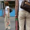 人妻ギャルが街中でみせる胸ちら やパンチラ画像がエロいです!