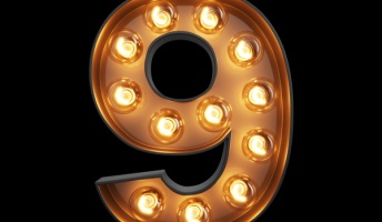 【昭和の怪奇事件】校庭に突然「9」の文字が!様々な憶測・推理を呼んだ『机「9」文字事件』
