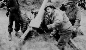 戦争の怖さと臨場感が伝わるWW2の戦闘中の写真