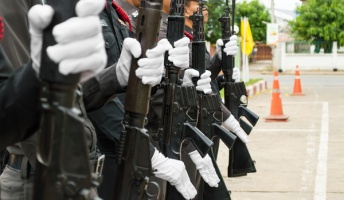 【素朴な疑問】空に向かって威嚇射撃した時の銃弾ってどうなってるの?