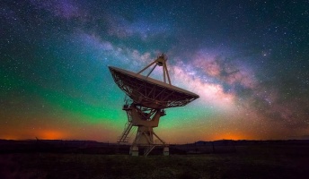 やっぱり地球も宇宙の一部だった!地上にいながらも宇宙を感じる癒しの星空画像