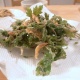 野草摘みの摘みたてよもぎで作る、よもぎと桜えびのかきあげ。自然の恵み感謝