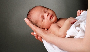 子どもを産むことは悪である! 息子が「合意なしに自分を生んだ罪」で両親を訴える準備開始!