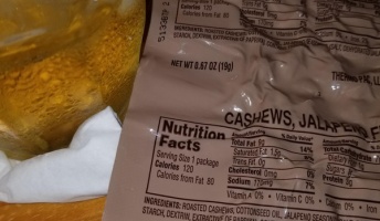 【戦闘糧食】ワイ、アメリカ軍のレーションで朝のウイスキーをグビリ