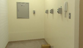 死刑執行されるボタン3つあって1つ正解ってあるやん
