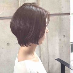 襟足を少し長めに残した大人ショート