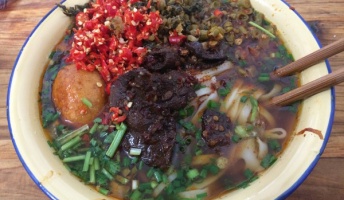 中国料理ってなんで高級店以外盛り付け汚いんだろう?