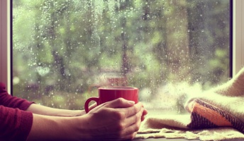 雨の日に喫茶店でのんびりするのっていいよな