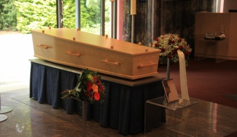 【閲覧注意】「死装束」「鳥葬」等 ユニークな葬儀6選