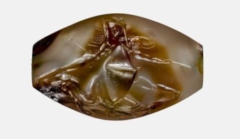 石を磨いたら3500年前の超細密彫刻が現れた。「理解しがたい細かさ」と研究者。古代ギリシャ