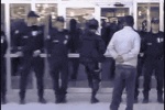 頼りない武装隊員