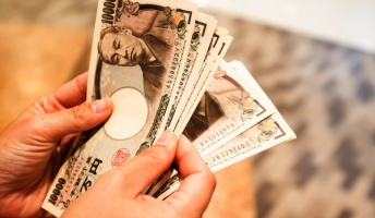 「毎日5万円貰える能力」か「15分まで時を巻き戻せる能力」どっちを取る?