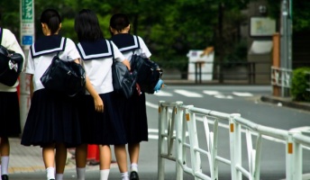 中学校の訳わからん校則の禁止ってあったよな