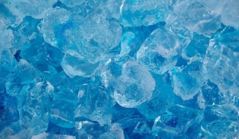 「地球上には存在しない」と思われた結晶構造の氷がダイヤモンドの中から発見される