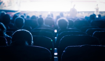 昔の映画館は一度入場したら閉館までずっと映画館に居座れたって本当?