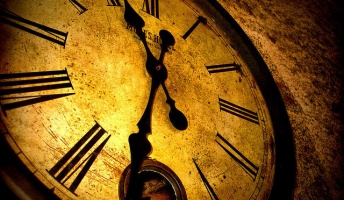 【これってアリなの?少し不思議な計算式】1日の時間を4時間40分も増やす方法を教える