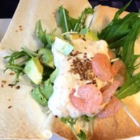 えびとアボカドの"パリパリ"サラダ