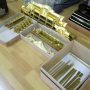 4尺仏壇の錺金具検品と、障子打ち