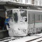 会津若松駅　電車の雪を払う係員
