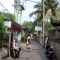 静かな路地を散策