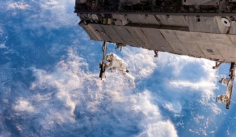 宇宙飛行士が宇宙から質問に答えてくれるハッシュタグが面白すぎる