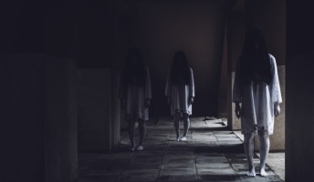 『入られそう』『後部座席の2人』『右!左!』他 何でもいいから怖い話を集めてみない?