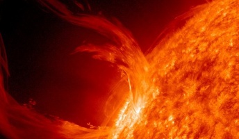 【宇宙】破滅的な太陽フレアで数ヶ月にわたる大停電、文明崩壊へ…ホワイトハウスが警戒強める