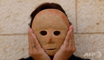 9000年前の石仮面が発見される イスラエル考古学庁が公開