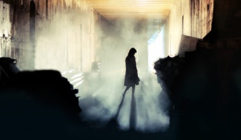 幽霊なのか?ある日から黒い影みたいなのが近くにいるんだが