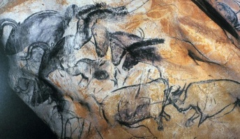 人類最古の絵画は洞窟内に 世界遺産「ショーヴェ壁画」が美しい-南フランス
