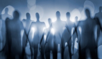 幽霊って科学が発展した世界では信じられないものだけどさ