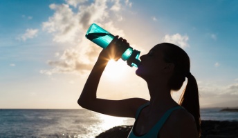 「昔は運動中は水飲むなと言われていた」←これさ
