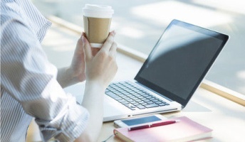 純文学・新書読む奴、クラシック・ジャズ聴く奴、カフェ行く奴←こいつらってただのナルシストだよな