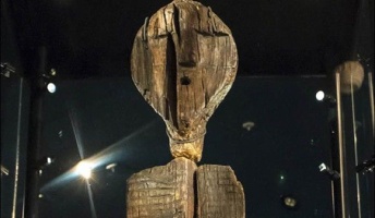 ロシアで発見された「シギルの偶像」は世界最古の木造彫刻であることが判明(共同研究)