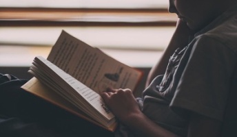 本読むと語彙力がつくってマジなの?