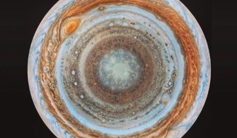 【木星コワイ】木星を真上から見たらこんなんらしい・・・怖すぎワロタwwww(画像あり)