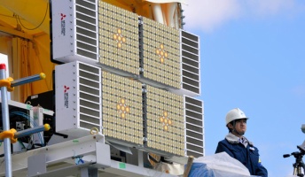 『無線』送電実験にJAXAが成功 宇宙太陽光発電に一歩