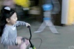 三輪車ドリフト少女がすごすぎる