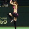 『プロ野球開幕戦』菜々緒、ノーバンならず スラリ美脚を披露!!