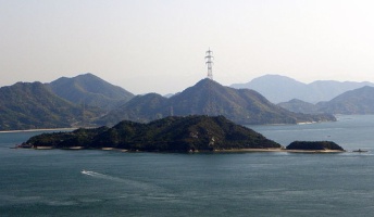 「ウサギの島」 大久野島に36万人 17年、過去最高を更新 観光客がSNSで拡散、外国のメディアが特集を組む