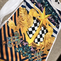 そろそろ冬服ですね。