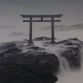 【神社】神磯の鳥居、写真におさめられた大洗磯前神社鳥居の姿に『幽玄の世界感』。