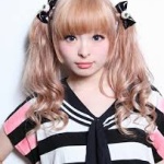 【悲報】 きゃりーぱみゅぱみゅさん、彼氏とデートしてるところをまた一般人に激写されツイッターにUPされるwww