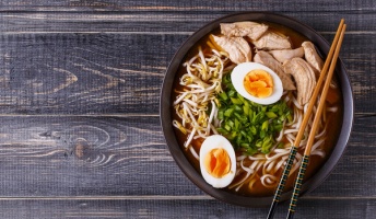 お嬢様「ラーメンうめえですわ! カレーライスうめえですわ! ハンバーガーうめえですわ!」