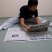 新聞読みながら開脚ストレッチ